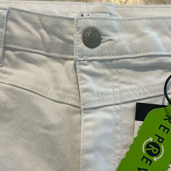 White Stretch Jean Shorts NWT Size 12 - Picture 4 of 6